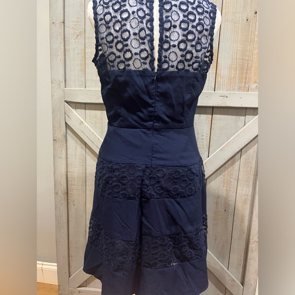 Doe & Rae Dress Size Medium - Picture 3 of 3